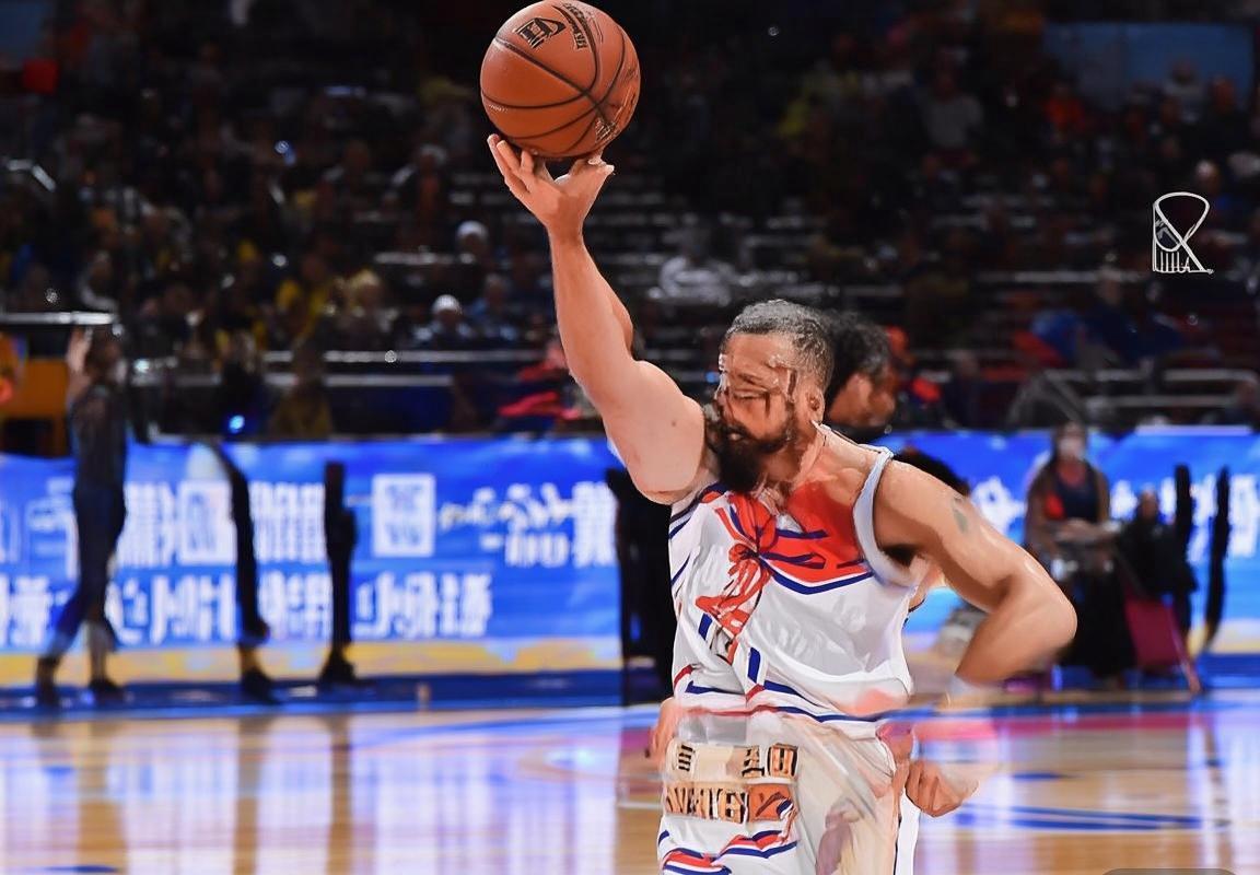 乔尔·恩比德34.8分创历史新高：NBA得分王背后的多面实力与团队精神